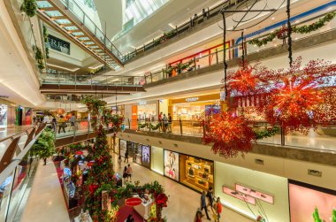 Kuala Lumpur, Malezya - Aralık 25,2018: Gardens alışveriş merkezinde güzel Noel dekorasyonu. İnsanlar keşfetmek ve çevresinde alışveriş yapabilirsiniz.