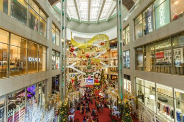 Kuala Lumpur, Malezya - Aralık 29,2018: Noel dekorasyonu Mickey fareler anmak için Meeska Mooska Mickey Mouse heykel ile 90'ıncı yıldönümü kutlamaları Pavilion Kuala Lumpur. 