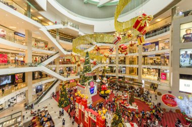 Kuala Lumpur, Malezya - Aralık 29,2018: Noel dekorasyonu Mickey fareler anmak için Meeska Mooska Mickey Mouse heykel ile 90'ıncı yıldönümü kutlamaları Pavilion Kuala Lumpur. 