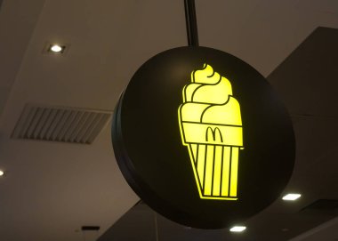 Kuala Lumpur, Malezya - Şubat 5,2019: Mcdonald's dondurma logo işareti alışveriş merkezi.