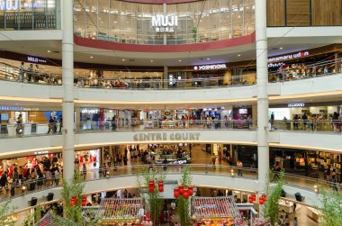 Kuala Lumpur, Malezya - Şubat 7,2019: Mid Valley Megamall dekorasyonda güzel Çin yeni yılı. İnsanlar keşfetmek ve çevresinde alışveriş yapabilirsiniz.