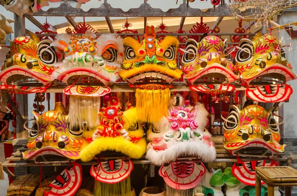 Traditioneller Chinesischer Löwentanzkopf Den Regalen — Stockfoto