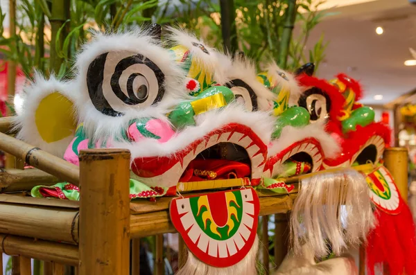 Traditioneller Chinesischer Löwentanzkopf Den Regalen — Stockfoto
