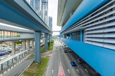 Kl, Malezya - 5 Nisan 2019 : Cheras Leisure alışveriş merkezi ve Eko Cheras alışveriş merkezini doğrudan Mrt Taman Mutiara istasyonuna bağlayan bazı bağlantı köprüleri vardır. İnsanlar onun etrafında keşfetmek görebilirsiniz.