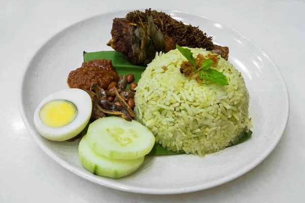 Nasi Lemak Adalah Salah Satu Makanan Lokal Yang Terkenal Malaysia — Stok Foto