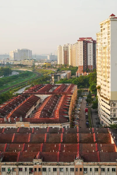 Kuş gözleri sabahın erken saatlerinde Kuala Lumpur, Malezya banliyölerinde görünümü.