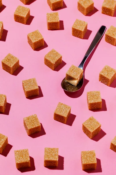 Padrão Geometria Feito Cubos Açúcar Mascavo Moderno Fundo Cor Rosa — Fotografia de Stock