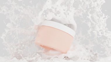 Kozmetik krem ya da jöle reklamı için şeftali kavanozu. Bir adet hijyenik plastik güzellik kabı, beyaz süt ve kremalı cilt bakım ürünü. Gerçekçi 3D animasyon, dondurucu hareket.