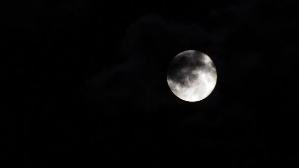 lune avec nuages 
