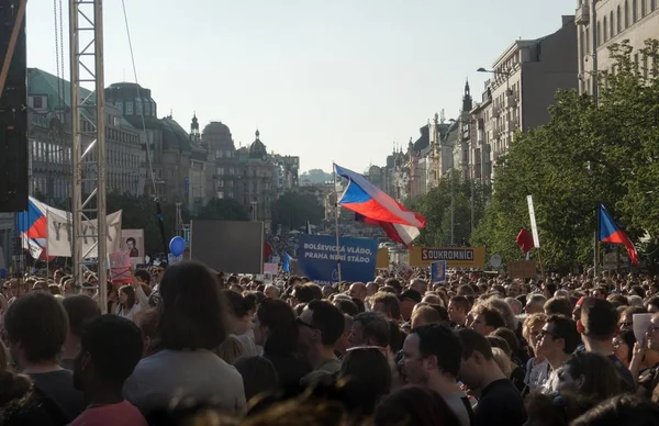 Прага Червня 2018 Тисячі Людей Протестували Вацлавській Площі Празі Проти — стокове фото