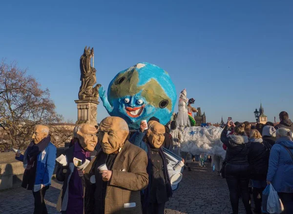 プラハ 2018 ビロード革命 カレル橋カーニバルのパレード — ストック写真