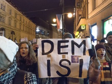 Prag, Çek Cumhuriyeti - 23 Kasım 2018: Bin-in insanlar güvenilir hükümet için Mart parçası olarak Prag gitti ve Başbakan Andrej Babis istifasını istedi.