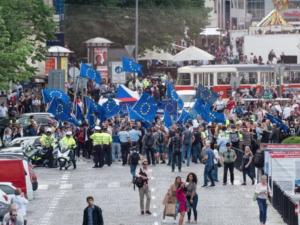 Європейські екстремісти в Празі — стокове фото