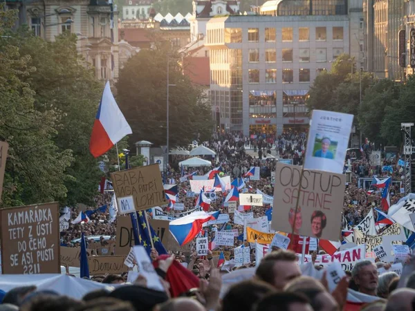 Протести на Вацлавській площі в Празі — стокове фото