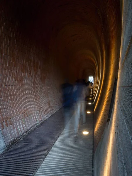 Tunnel af tjekkisk arkitekt Josef Pleskot i Deer Moat i Prag C - Stock-foto