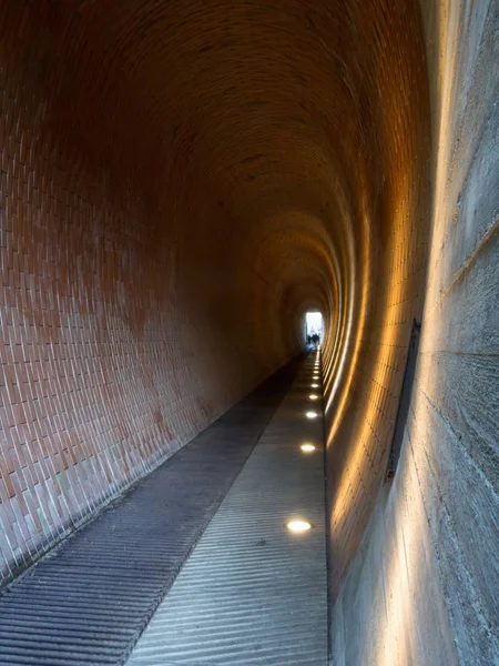 Túnel del arquitecto checo Josef Pleskot en Deer Moat en Praga C —  Fotos de Stock