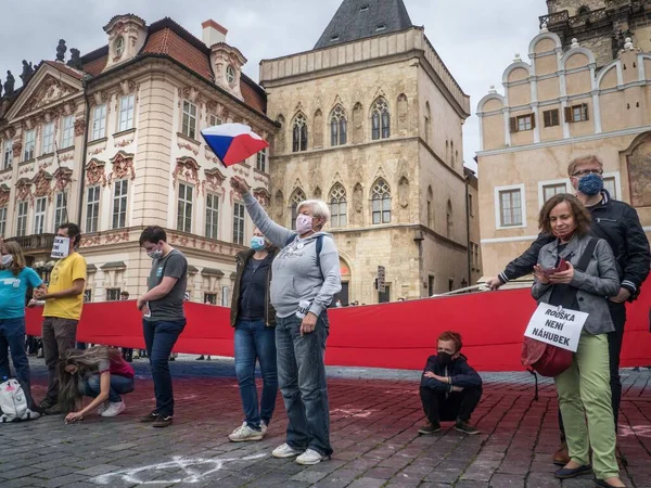 Prague Juin 2020 Des Milliers Personnes Protestaient Sur Place Vieille Photos De Stock Libres De Droits