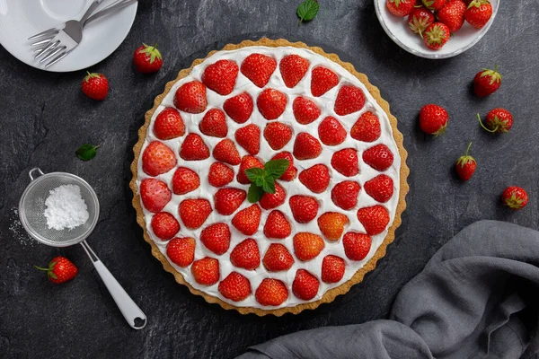 Delicious Strawberry Tart Whipped Cream Mascarpone Dark Concrete Background Top — Stock Photo, Image