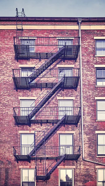 Vintage Tonificado Imagem Edifício Antigo Com Escada Incêndio Nova York — Fotografia de Stock