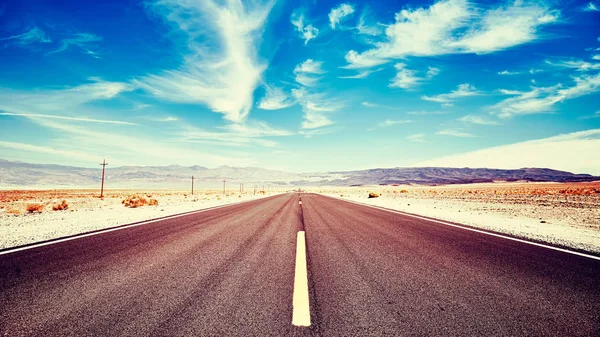 Endless Desert Road Death Valley Front Focus Asphalt Color Toned — Stock Photo, Image