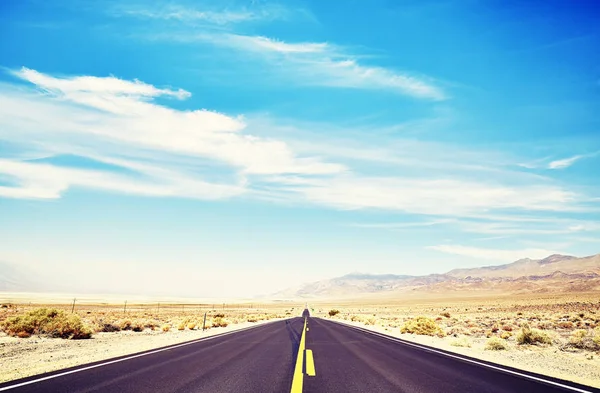 Endless Desert Road Death Valley Color Toned Picture California Usa — Stock Photo, Image