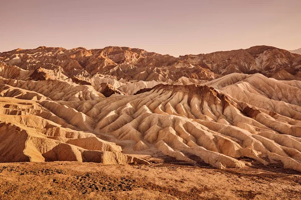 Marsähnliches menschenleeres Land im Death Valley, USA. — Stockfoto
