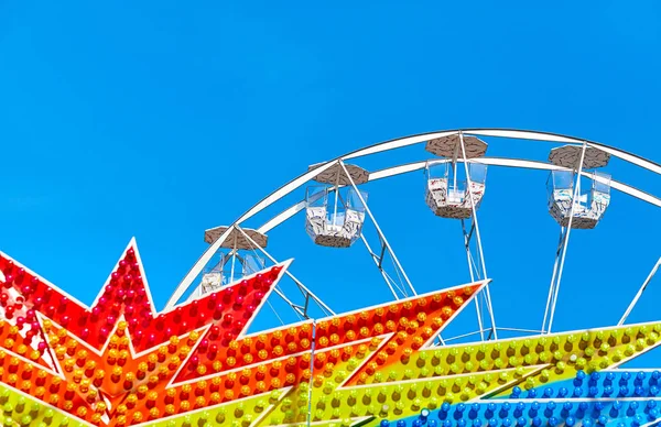 Freizeitpark Vor Blauem Himmel — Stockfoto