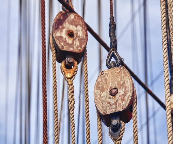 Vintage Toned Old Sailing Ship Wooden Pulleys Nautical Background — Stock Photo, Image