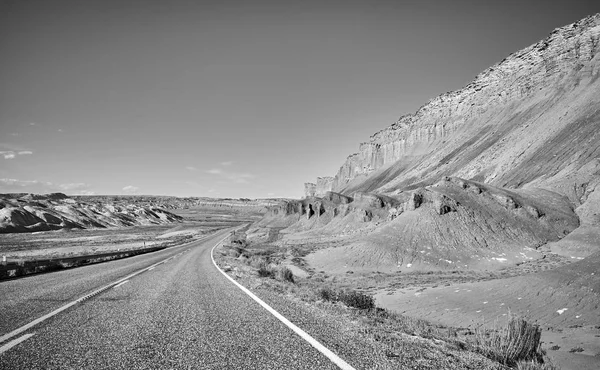美国犹他州国会礁国家公园风景大道黑白图片 — 图库照片