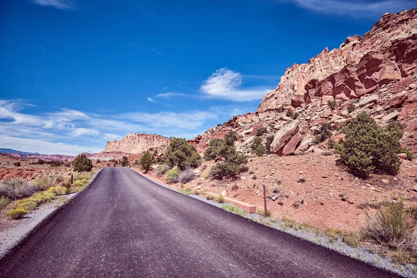 美国犹他州国会礁国家公园复古色调风景如画的道路 — 图库照片