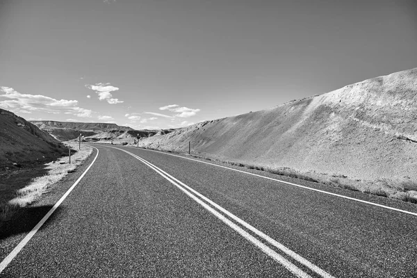 Imagem Preto Branco Uma Estrada Vazia Conceito Viagem — Fotografia de Stock