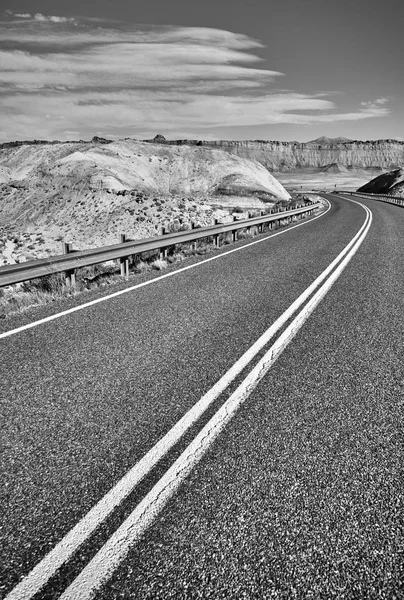 Siyah Beyaz Resim Boş Bir Yol Seyahat Kavramı — Stok fotoğraf