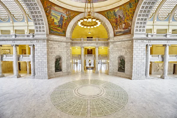 Элегантный интерьер здания Капитолия штата Юта . — стоковое фото