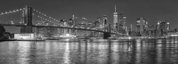 Foto Blanco Negro Del Horizonte Ciudad Nueva York Por Noche —  Fotos de Stock