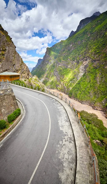 Scenic Mountain Road Tiger Leaping Gorge China — Stock Photo, Image