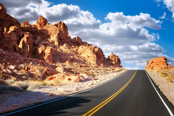 Driving Uphill Scenic Road Travel Concept Usa — Stock Photo, Image