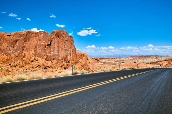 Malerische Straße Mit Einzigartigen Felsformationen Reisekonzept Nevada Usa — Stockfoto