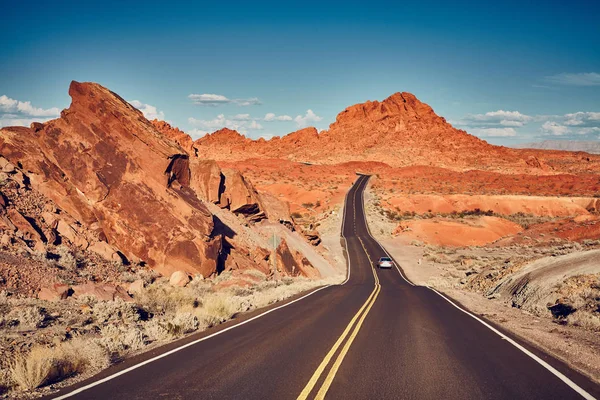 Retro Stylized Picture Scenic Desert Road Travel Concept — Stock Photo, Image