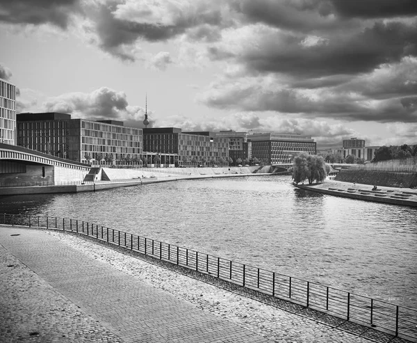 Черно Белый Снимок Реки Шпрее Центре Берлина Германия — стоковое фото