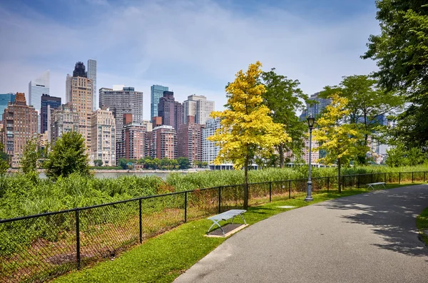 Fußweg Auf Der Roosevelt Insel Manhattan Hintergrund New York City — Stockfoto