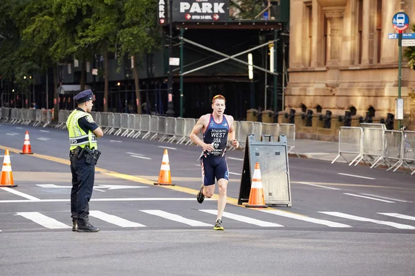 New York Usa Července 2018 Newyorské Policie Zabezpečuje Nyc Triatlon — Stock fotografie