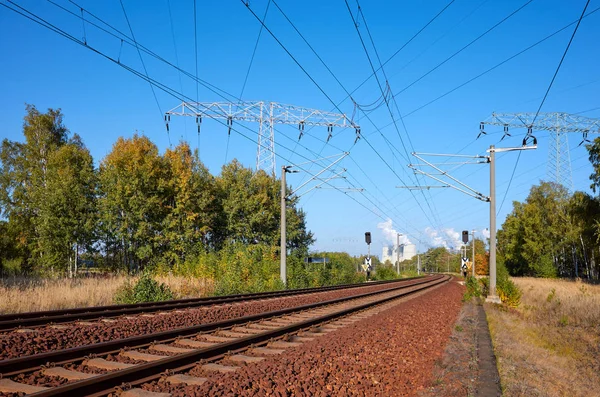 Eisenbahn Zum Kraftwerk Natur Und Industriekonzept — Stockfoto