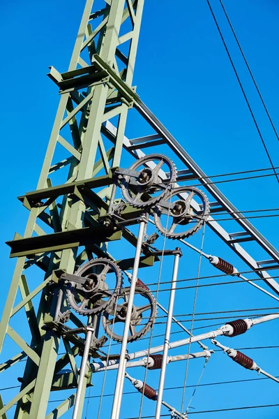 Overhead Tåg Elektriska Traktionssystemet Mot Den Blå Himlen — Stockfoto