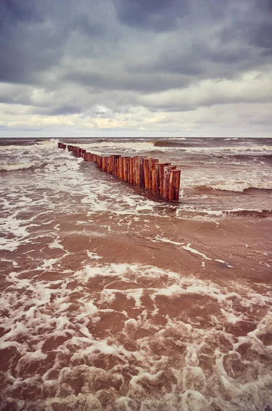 Vintage Stonowanych Seascape Stare Drewniane Falochron — Zdjęcie stockowe