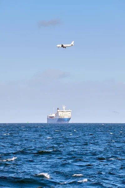 Airplane Flying Cruising Ship Transport Logistics Concept Authentic Picture — Stock Photo, Image