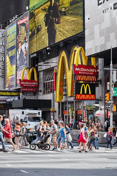 New York City Verenigde Staten Juni 2018 Voetgangersoversteekplaats Altijd Drukke — Stockfoto