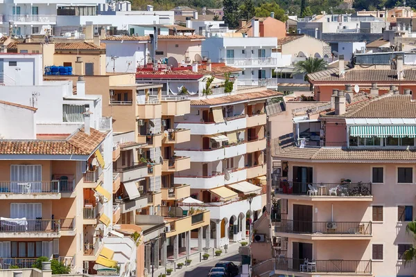 西班牙马略卡岛阿尔库迪亚港镇的街道 — 图库照片