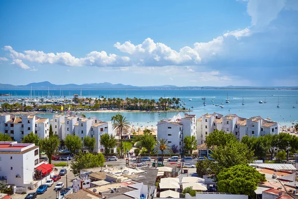 Port Alcudia Mallorca Hiszpania Sierpień 2018 Widok Ogólny Miasta Znany — Zdjęcie stockowe