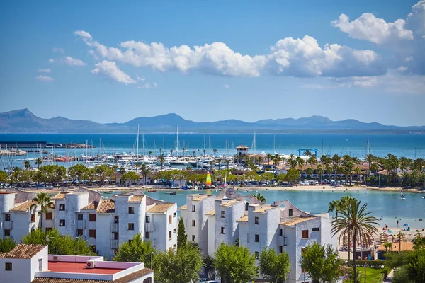 Celkový Pohled Přístav Alcudia Mallorca Klidné Turistické Město Španělsko — Stock fotografie