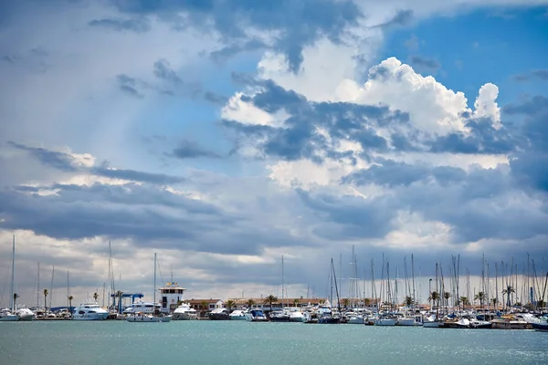 Nubes Tormentosas Sobre Puerto Deportivo Port Alcudia Mallorca — Foto de Stock